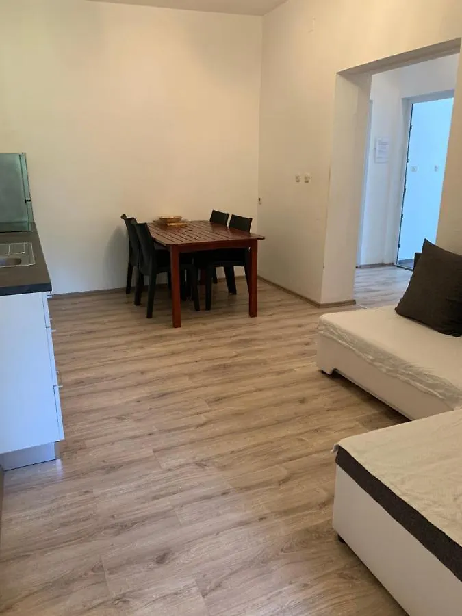 Apartment For 6 Persons Direct Seaside, Ground Floor Ljubac  0*, Ljubac (Zadar)
