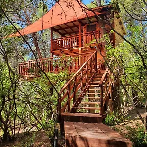 Ferienhaus Treehouses Glamping Robinson, Ljubač